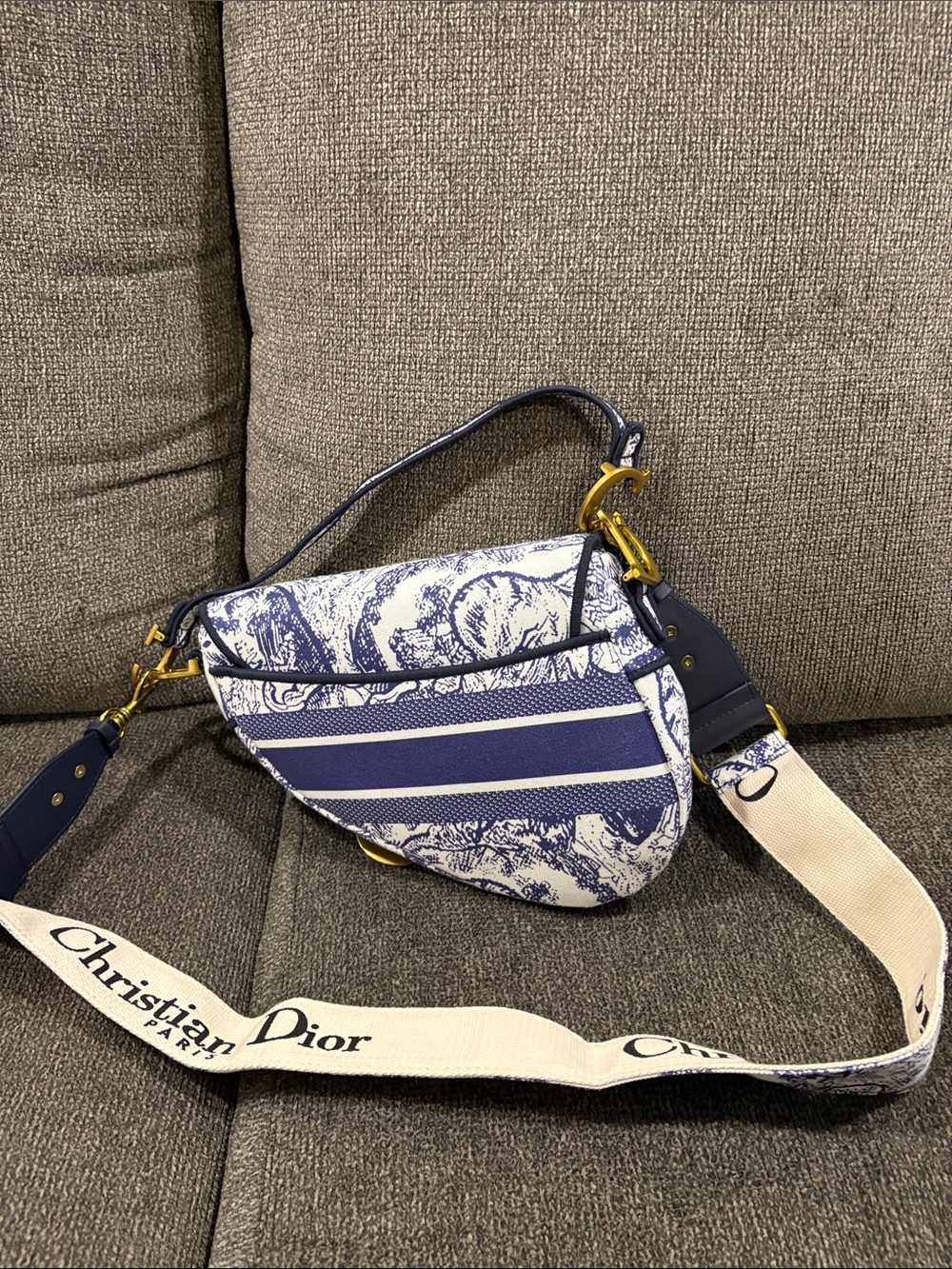 BRAND NEW! CDNavy and White Toile Saddle Bag with Gold 'D' Charm - Picture 5 of 6